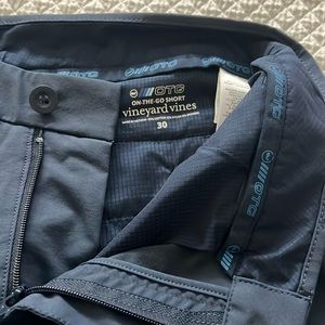 Vineyard Vines OTG size 30 navy blue shorts